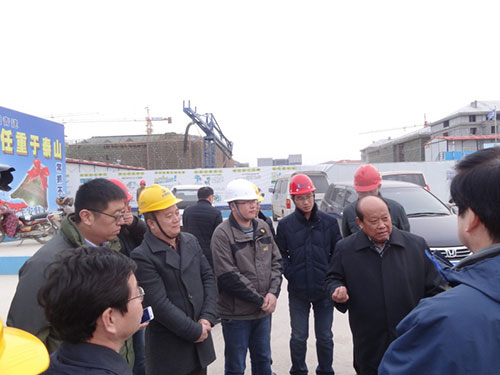 青島市副市長(zhǎng)徐振溪視察青島中建聯(lián)合代建的山東大學(xué)青島校區(qū)圖書館工程(圖2) 青島市副市長(zhǎng)徐振溪視察青島中建聯(lián)合代建的山東大學(xué)青島校區(qū)圖書館工程(圖2)