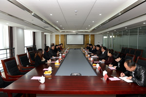 公司董事長(zhǎng)劉樹洪一行到濰坊昌大集團(tuán)參觀交流(圖1) 公司董事長(zhǎng)劉樹洪一行到濰坊昌大集團(tuán)參觀交流(圖1)