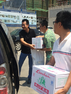 炎炎夏日送清涼，慰問一線勞動者(圖4)