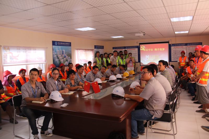 黨建做抓手，法律服務(wù)送工地(圖1)