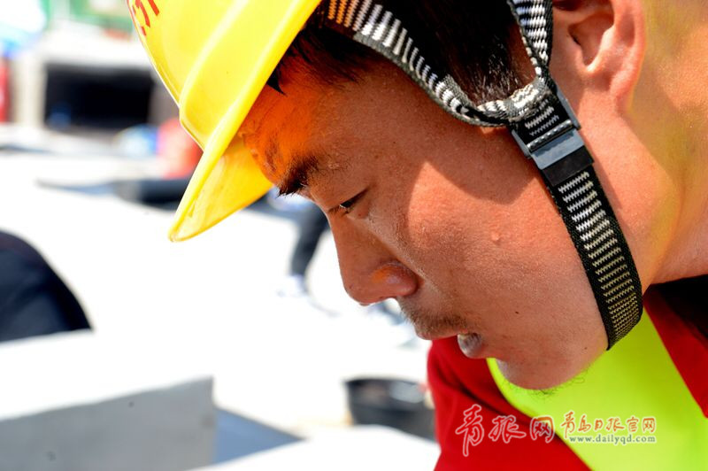 比速度拼質(zhì)量！青島農(nóng)民工建筑技能大比拼(圖6)