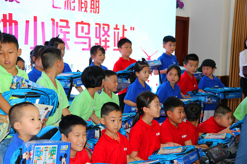 中建聯(lián)合承辦“牽手關(guān)愛，七彩假期”工地小候鳥驛站(圖2)