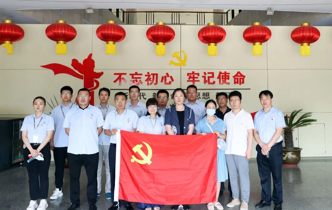 銘記黨史，砥礪前行|支部共建走進(jìn)青島市博物館(圖1)