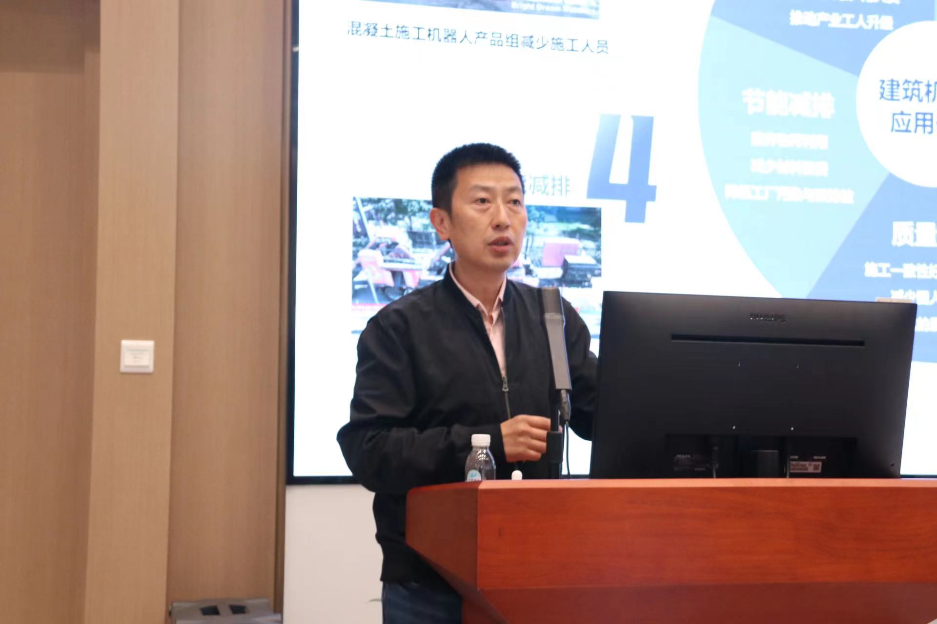 德才集團(tuán)開(kāi)展2023年度智能建造標(biāo)桿項(xiàng)目培訓(xùn)講座，中建聯(lián)合董事長(zhǎng)袁永林參加座談(圖2)