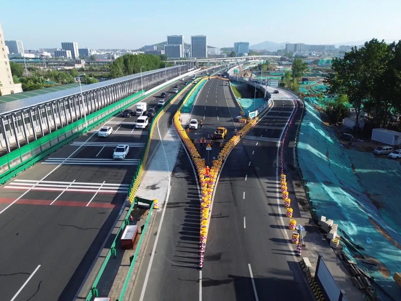 匠心凝筑 | 合肥路下穿青銀高速路基改橋項(xiàng)目東幅橋架梁工程順利完工(圖3) 匠心凝筑 | 合肥路下穿青銀高速路基改橋項(xiàng)目東幅橋架梁工程順利完工(圖3)